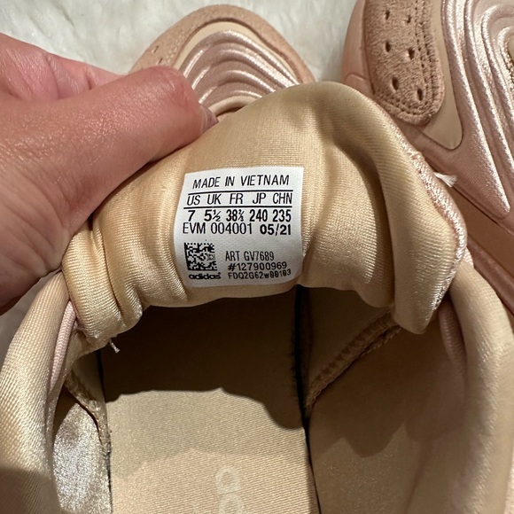 Adidas Women Size 7 Ozelia - Picture 5 of 5